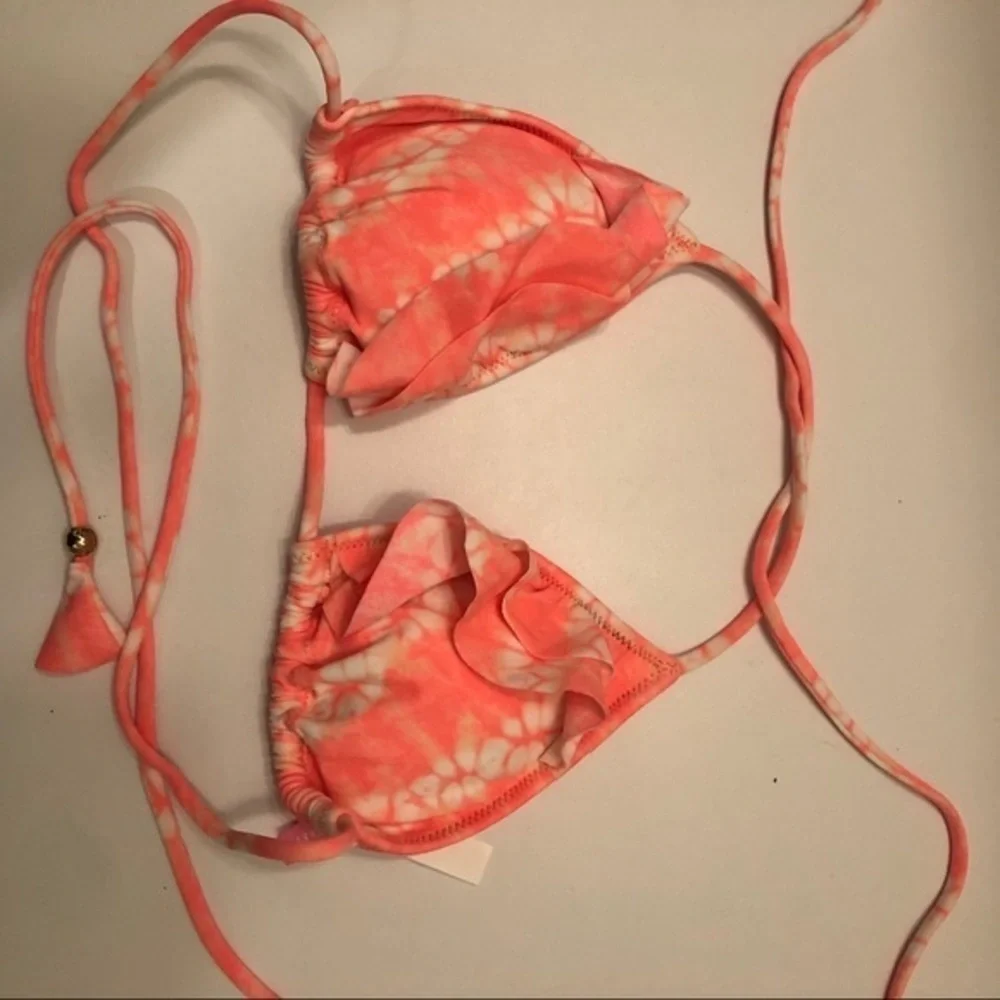Victoria’s Secret ruffled bikini top nwot